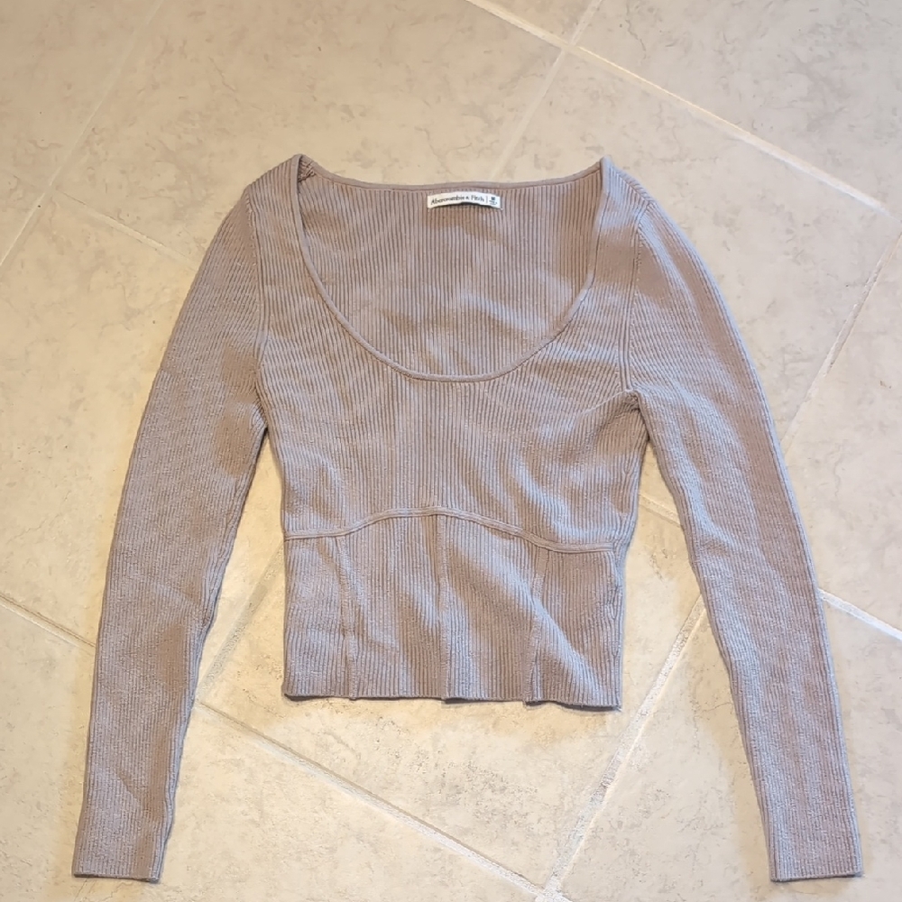 Donating 6/1/26 Abercrombie & Fitch Cream Ribbed Long Sleeve Crop Sweater